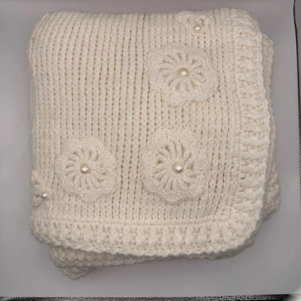 Hand Knit Cream Flower Pearl Baby Blanket‎ 52x52 Shimmery Yarn